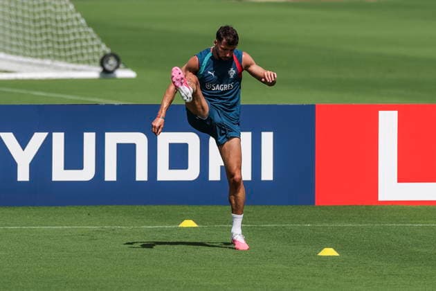 FIFA World Cup, WM, Weltmeisterschaft, Fussball 2026 - Portugal training session Portugal s Ruben Dias participates during a training session of Portugal s national team, Nationalteam at Garden District Park in Palm Beach, Florida, USA, 15 June 2026. Palm Beach Florida Estados Unidos  Copyright: xMIGUELxA.xLOPESx