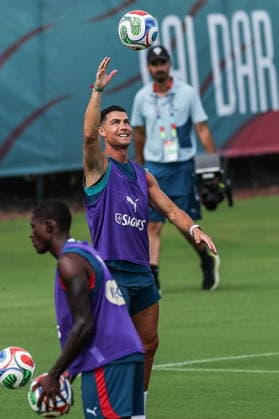 FIFA World Cup, WM, Weltmeisterschaft, Fussball 2026 - Portugal training session Portugal s Nelson Semedo (L) and Cristiano Ronaldo (R) participate during a training session of Portugal s national team, Nationalteam at Garden District Park in Palm Beach, Florida, USA, 15 June 2026. Palm Beach Florida Estados Unidos  Copyright: xMIGUELxA.xLOPESx