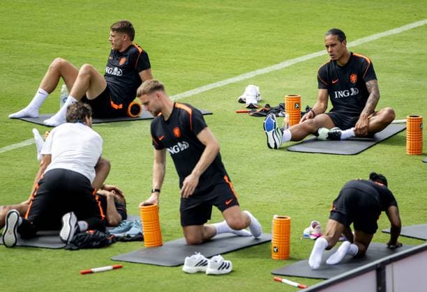 DALLAS - Micky van de Ven for the Netherlands, Netherlands goalkeeper Bart Verbruggen, Virgil van Dijk for the Netherlands and Crysencio Summerville for the Netherlands during a training session of the Dutch national team, Nationalteam on the grounds of Southern Methodist University, on June 15, 2026, in Dallas. The Dutch team is preparing for the World Cup match against Sweden. KOEN VAN WEEL ANP xVIxANPxSportx xxANPxIVx 561099200 originalFilename: 561099200.jpg