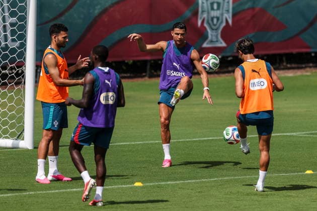 FIFA World Cup, WM, Weltmeisterschaft, Fussball 2026 - Portugal training session (L-R) Portugal s Goncalo Guedes, Nelson Semedo, Cristiano Ronaldo and Joao Felix during a training session of Portugal s national team, Nationalteam at Garden District Park in Palm Beach, Florida, USA, 15 June 2026. Palm Beach Florida United States  Copyright: xMIGUELxA.xLOPESx
