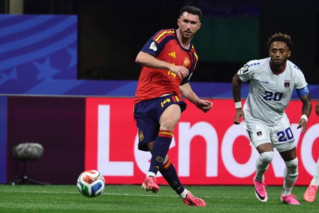 FIFA World Cup, WM, Weltmeisterschaft, Fussball 2026 - Group H - Spain vs Cabo Verde Aymeric Laporte (L) of Spain and Ryan Mendes of Cape Verde in action during the FIFA World Cup 2026 group stage match Spain vs Cabo Verde, in Atlanta, USA, 15 June 2026. ATLANTA United States  Copyright: xRONALDxWITTEKx