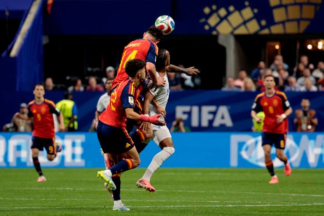 Spanish Aymeric Laporte (C) in action against Cape Verde s Dailon Livramento (R) during the 2026 FIFA World Cup, WM, Weltmeisterschaft, Fussball group H soccer match between Spain and Cape Verde at Mercedes-Benz Stadium, in Atlanta, Georgia, United States, 15 June 2026. FIFA World Cup 2026 - Group H - Spain vs. Cape Verde !ACHTUNG: NUR REDAKTIONELLE NUTZUNG!  Copyright: xLavandeiraxJrx GRAF8875 20260615-55020604037_1
