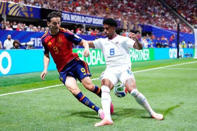Spain v Cabo Verde: Group H - FIFA World Cup, WM, Weltmeisterschaft, Fussball 2026 Pablo Martin Gavi of Spain and Kevin Pina of Cabo Verde compete for the ball during the FIFA World Cup 2026 Group H match between Spain and Cabo Verde at Atlanta Stadium on June 15, 2026 in Atlanta, United States. Atlanta GA United States  Copyright: xJosexBretonx originalFilename:bretonhernandez-spainvca260615_npqhy.jpg