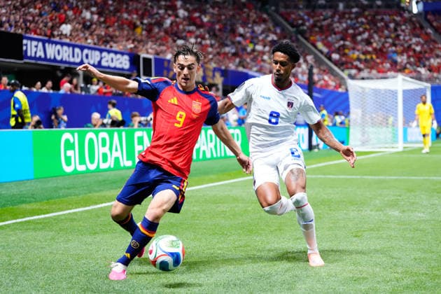 Spain v Cabo Verde: Group H - FIFA World Cup, WM, Weltmeisterschaft, Fussball 2026 Pablo Martin Gavi of Spain and Kevin Pina of Cabo Verde compete for the ball during the FIFA World Cup 2026 Group H match between Spain and Cabo Verde at Atlanta Stadium on June 15, 2026 in Atlanta, United States. Atlanta GA United States  Copyright: xJosexBretonx originalFilename:bretonhernandez-spainvca260615_npjZP.jpg