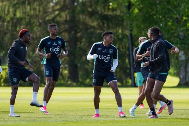 Panama Training Day - 2026 FIFA World Cup, WM, Weltmeisterschaft, Fussball Jose Luis RODRIGUEZ 07 (left) and Cesar BLACKMAN 02 of Panama national football team warms-up during the training day ahead the 2026 FIFA World Cup Group L match against Ghana at Nottawasaga Resort. on June 15, 2026 in Toronto, Canada. (Photo by Leonardo Ramirez Eyepix Group) Copyright: xLeonardoxRamirezx xEyepixxGroupx LR15062026-02742