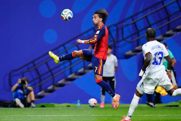 Spain v Cabo Verde: Group H - FIFA World Cup, WM, Weltmeisterschaft, Fussball 2026 Ferran Torres of Spain controls the ball during the FIFA World Cup 2026 Group H match between Spain and Cabo Verde at Atlanta Stadium on June 15, 2026 in Atlanta, United States. Atlanta GA United States  Copyright: xJosexBretonx originalFilename:bretonhernandez-spainvca260615_npDzt.jpg