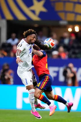 Spain v Cabo Verde: Group H - FIFA World Cup, WM, Weltmeisterschaft, Fussball 2026 Ryan Mendes of Cabo Verde and Marc Cucurella of Spain compete for the ball during the FIFA World Cup 2026 Group H match between Spain and Cabo Verde at Atlanta Stadium on June 15, 2026 in Atlanta, United States. Atlanta GA United States  Copyright: xJosexBretonx originalFilename:bretonhernandez-spainvca260615_npwgF.jpg