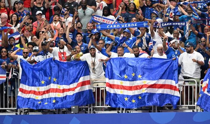 . - Spain v Cape Verde, FIFA World Cup, WM, Weltmeisterschaft, Fussball 2026, Group H, Mercedes Benz Stadium, Atlanta Stadium, Atlanta, Georgia, USA, 15th June 2026. DC Photos Crystal Pix Cape Verde fans celebrate at the full time whistle after the 0-0 draw with Spain. - Spain v Cape Verde, FiFA World Cup 2026, Group H, Mercedes Benz Stadium, Atlanta Stadium, Atlanta, Georgia, USA, 15th June 2026. DC Photos Crystal Pix Atlanta Atlanta Stadium United States Of America Copyright: xDCxPhotosx CP_Spain_Cape_Verde_150626_DC11