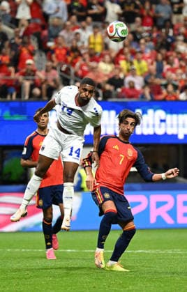 (260616) -- ATLANTA, June 16, 2026 -- Deroy Duarte (front L) of Cape Verde vies for a header during the group H match between Spain and Cape Verde at the 2026 FIFA World Cup, WM, Weltmeisterschaft, Fussball at Atlanta Stadium in Atlanta, the United States, June 15, 2026. ) (SP)U.S.-ATLANTA-FOOTBALL-FIFA WORLD CUP-GROUP H-ESP VS CPV JuxHuanzong 
