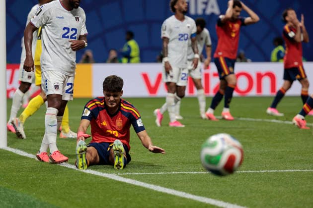 Spain s Pau Cubarsi (C) gestures during the 2026 FIFA World Cup, WM, Weltmeisterschaft, Fussball group H soccer match between Spain and Cape Verde at Mercedes-Benz Stadium, in Atlanta, Georgia, United States, 15 June 2026. FIFA World Cup 2026 - Group H - Spain vs. Cape Verde !ACHTUNG: NUR REDAKTIONELLE NUTZUNG!  Copyright: xLavandeiraxJrx GRAF8960 20260615-55020605292_1