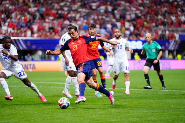 Spain v Cabo Verde: Group H - FIFA World Cup, WM, Weltmeisterschaft, Fussball 2026 Mikel Oyarzabal of Spain controls the ball during the FIFA World Cup 2026 Group H match between Spain and Cabo Verde at Atlanta Stadium on June 15, 2026 in Atlanta, United States. Atlanta GA United States  Copyright: xJosexBretonx originalFilename:bretonhernandez-spainvca260615_npFdO.jpg