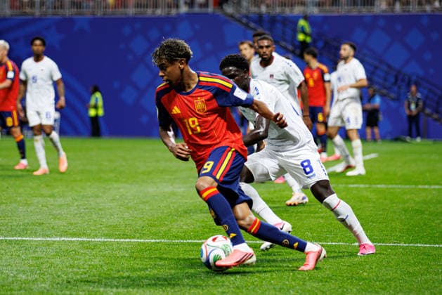 Lamine Yamal and Joao Paulo seen during FIFA World Cup, WM, Weltmeisterschaft, Fussball 2026 game between national teams of Spain and Cabo Verde (Grzegorz Wajda Ball Raw Images) Atlanta Monterrey Stadium USA Copyright: xGrzegorzxWajdax grzegorzwajda_spain_caboverde_2526_2-23