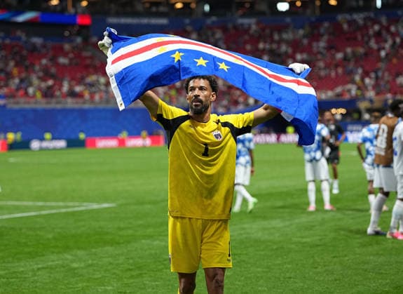 (260616) -- ATLANTA, June 16, 2026 -- Goalkeeper Vozinha of Cape Verde holds the national flag after the group H match between Spain and Cape Verde at the 2026 FIFA World Cup, WM, Weltmeisterschaft, Fussball at Atlanta Stadium in Atlanta, the United States, June 15, 2026. ) (SP)U.S.-ATLANTA-FOOTBALL-FIFA WORLD CUP-GROUP H-ESP VS CPV JuxHuanzong 