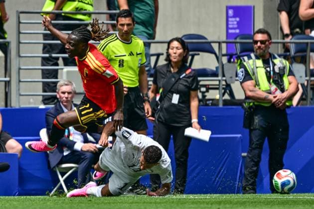 Belgium s Jeremy Doku and Egypt s Ahmed Fatouh fight for the ball during a soccer game between Belgian national team, Nationalteam Red Devils and Egypt, on Monday 15 June 2026 in Seattle, the first game in the group stage of the FIFA World Cup, WM, Weltmeisterschaft, Fussball 2026 in the United States of America. The Diables Rouges - Rode Duivels were drawn into Group G. DIRKxWAEM  x177811892x