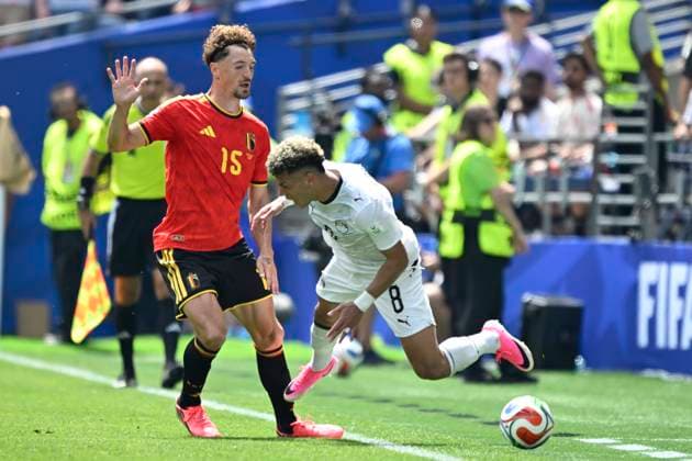 Belgium vs Egypt - 2026 FIFA World Cup, WM, Weltmeisterschaft, Fussball SEATTLE, USA - JUNE 15 : Meunier Thomas defender of Belgium and Ashour Emam midfielder of Egypt battle for the ball during the FIFA World Cup 2026 Group G match between Belgium and Egypt at the Lumen Field stadium on June 15, 2026 in Seattle, USA, 15 06 2026 Seattle United States of America  Copyright: xNicoxVereeckenx