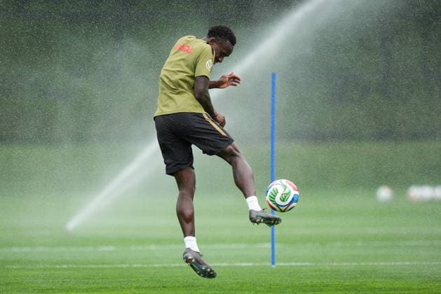 June 15, 2026, Vancouver, Bc, CANADA: Canada s Richie Laryea participates in a FIFA World Cup, WM, Weltmeisterschaft, Fussball soccer training session, in Vancouver, on Monday, June 15, 2026. Canada News - June 15, 2026  - ZUMAc35_ 20260615_zaf_c35_065 Copyright: xDarrylxDyckx