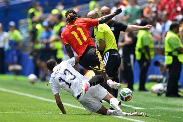 Belgium vs Egypt - 2026 FIFA World Cup, WM, Weltmeisterschaft, Fussball SEATTLE, USA - JUNE 15 : Doku Jeremy forward of Belgium and Fotouh Ahmed defender of Egypt battle for the ball during the FIFA World Cup 2026 Group G match between Belgium and Egypt at the Lumen Field stadium on June 15, 2026 in Seattle, USA, 15 06 2026 Seattle United States of America  Copyright: xNicoxVereeckenx