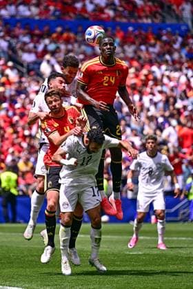 Belgium s Brandon Mechele and Belgium s Amadou Onana fight for the ball during a soccer game between Belgian national team, Nationalteam Red Devils and Egypt, on Monday 15 June 2026 in Seattle, the first game in the group stage of the FIFA World Cup, WM, Weltmeisterschaft, Fussball 2026 in the United States of America. The Diables Rouges - Rode Duivels were drawn into Group G. DIRKxWAEM  x177813168x
