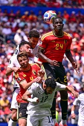 Belgium s Brandon Mechele and Belgium s Amadou Onana fight for the ball during a soccer game between Belgian national team, Nationalteam Red Devils and Egypt, on Monday 15 June 2026 in Seattle, the first game in the group stage of the FIFA World Cup, WM, Weltmeisterschaft, Fussball 2026 in the United States of America. The Diables Rouges - Rode Duivels were drawn into Group G. DIRKxWAEM  x177813171x