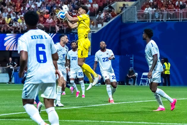 June 12, 2026, Atlanta, Georgia, USA: Cape Verde goalkeeper Vozinha (1) stops a goal as Cabo Verde plays against Spain during their First Stage Group H match for the 2026 FIFA World Cup, WM, Weltmeisterschaft, Fussball in ATLANTA, Georgia. The game ends in a draw 0:0. Atlanta USA - ZUMAa161 20260612_aaa_a161_091 Copyright: xWalterxArcex