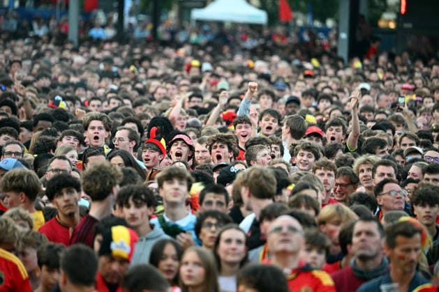 Football fans in Brussels follow FIFA World Cup, WM, Weltmeisterschaft, Fussball match from giant screens BRUSSELS, BELGIUM - JUNE 15: Football fans watch the 2026 FIFA World Cup First Stage Group G match between Belgium and Egypt from the giant screens set up in various places in Belgium, Brussels on June 15, 2026. Dursun Aydemir Anadolu Brussels Belgium. Editorial use only. Please get in touch for any other usage.  Copyright: x2026xAnadoluxDursunxAydemirx