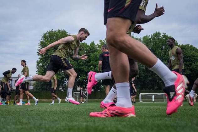 June 15, 2026, Vancouver, Bc, CANADA: Canada s Joel Waterman, back left, participates in a FIFA World Cup, WM, Weltmeisterschaft, Fussball soccer training session, in Vancouver, on Monday, June 15, 2026. Canada News - June 15, 2026  - ZUMAc35_ 20260615_zaf_c35_089 Copyright: xDarrylxDyckx