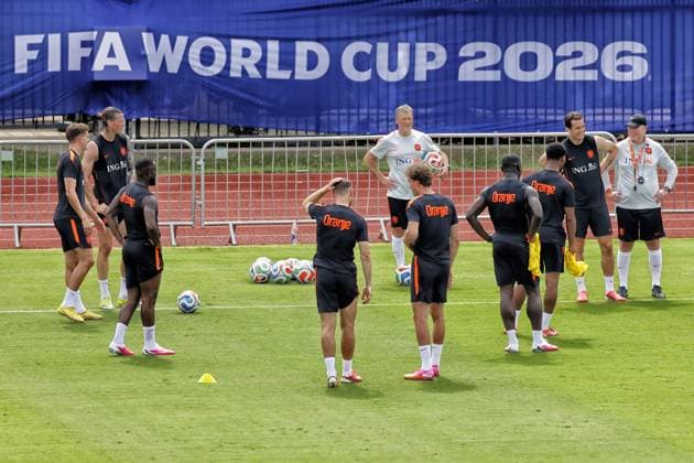 DALLAS, 15-06-2026, Southern Methodist University, World Cup 2026, Netherlands training following yesterday™s match against Japan. Picture shows Erwin and Ronald Koeman Netherlands training in Dallas  x204386805x Copyright: