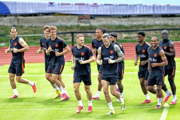 DALLAS, 15-06-2026, Southern Methodist University, World Cup 2026, Netherlands training following yesterday™s match against Japan. Picture shows players making a warming up round Netherlands training in Dallas  x204386807x Copyright: