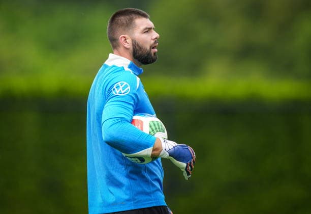 June 15, 2026, Vancouver, Bc, CANADA: Canada goalkeeper Maxime Crepeau participates in a FIFA World Cup, WM, Weltmeisterschaft, Fussball soccer training session, in Vancouver, on Monday, June 15, 2026. Canada News - June 15, 2026  - ZUMAc35_ 20260615_zaf_c35_093 Copyright: xDarrylxDyckx