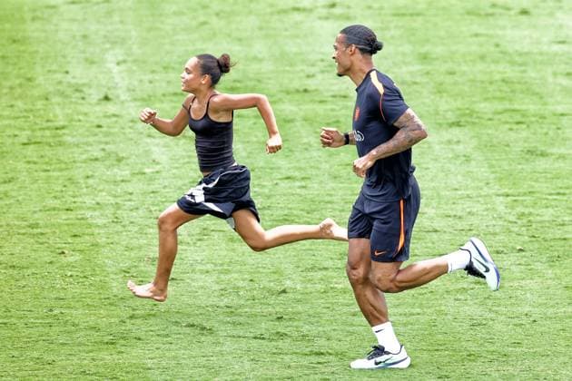 DALLAS, 15-06-2026, Southern Methodist University, World Cup 2026, Netherlands training following yesterday™s match against Japan. Picture shows Virgil van Dijk with kid Netherlands training in Dallas  x204386815x Copyright: