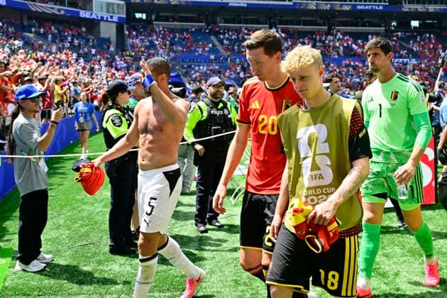 Belgium vs Egypt - 2026 FIFA World Cup, WM, Weltmeisterschaft, Fussball SEATTLE, USA - JUNE 15 : Vanaken Hans midfielder of Belgium, Seys Joaquin defender of Belgium, Courtois Thibaut goalkeeper of Belgium after the game during the FIFA World Cup 2026 Group G match between Belgium and Egypt at the Lumen Field stadium on June 15, 2026 in Seattle, USA, 15 06 2026 Seattle United States of America  Copyright: xJanxDexMeuleneirx