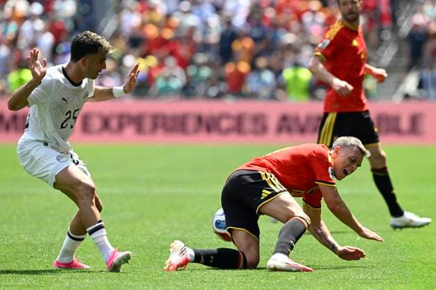 Belgium vs Egypt - 2026 FIFA World Cup, WM, Weltmeisterschaft, Fussball SEATTLE, USA - JUNE 15 : Trossard Leandro forward of Belgium and Sayed Ahmed Zizo forward of Egypt battle for the ball during the FIFA World Cup 2026 Group G match between Belgium and Egypt at the Lumen Field stadium on June 15, 2026 in Seattle, USA, 15 06 2026 Seattle United States of America  Copyright: xNicoxVereeckenx