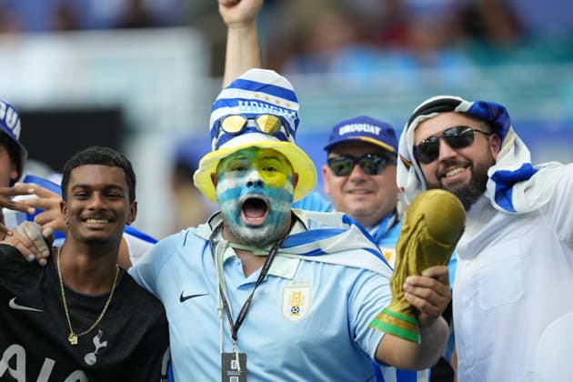 Saudi Arabia v Uruguay - FIFA World Cup, WM, Weltmeisterschaft, Fussball 2026 - Group H FLORIDA, USA - JUNE 15: Fans gather prior to 2026 FIFA World Cup First Stage Group H match between Saudi Arabia and Uruguay at Hard Rock Stadium (Miami Stadium) in Miami Gardens, Florida, United States on June 15, 2026. Evrim Aydin Anadolu Florida United States. Editorial use only. Please get in touch for any other usage.  Copyright: x2026xAnadoluxEvrimxAydinx
