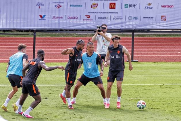 DALLAS, 15-06-2026, Southern Methodist University, World Cup 2026, Netherlands training following yesterday™s match against Japan. Picture shows Quinten Timber, Nathan Are and Marten de Roon Netherlands training in Dallas  x204387623x Copyright:
