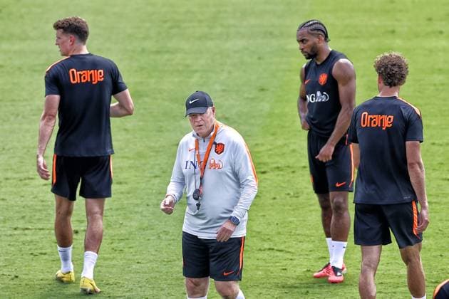 DALLAS, 15-06-2026, Southern Methodist University, World Cup 2026, Netherlands training following yesterday™s match against Japan. Picture shows Guus Til , Ronald Koeman and Quinten Timber Netherlands training in Dallas  x204387712x Copyright: