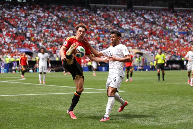 SEATTLE, WA - JUNE 15: Defender Thomas Meunier 15 of Belgium kicks the ball past midfielder Hamdy Fathy 14 of Egypt during the FIFA World Cup, WM, Weltmeisterschaft, Fussball 2026 Group G match between Belgium and Egypt on June 15, 2026 at Seattle Stadium in Seattle, Washington. (Photo by Henry Rodenburg Icon Sportswire) SOCCER: JUN 15 FIFA World Cup 26 Group G - Belgium vs Egypt EDITORIAL USE ONLY Icon260615020