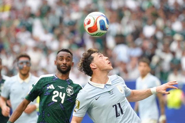 Saudi Arabia v Uruguay - FIFA World Cup, WM, Weltmeisterschaft, Fussball 2026 - Group H FLORIDA, USA - JUNE 15: Moteb al-Harbi (24) of Saudi Arabia in action against Federico Vinas (21) of Uruguay during the 2026 FIFA World Cup First Stage Group H match between Saudi Arabia and Uruguay at Hard Rock Stadium (Miami Stadium) in Miami Gardens, Florida, United States on June 15, 2026. Evrim Aydin Anadolu Florida United States. Editorial use only. Please get in touch for any other usage.  Copyright: x2026xAnadoluxEvrimxAydinx