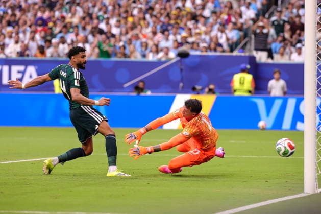 FIFA World Cup, WM, Weltmeisterschaft, Fussball 2026 - Group H - Saudi Arabia vs Uruguay Saudi Arabia defender Abdulelah Al Amri (L) scores a goal against Uruguay goalkeeper Fernando Muslera during the FIFA World Cup 2026 group stage match Saudi Arabia against Uruguay, in Miami, Florida, USA, 15 June 2026. MIAMI United States  Copyright: xCRISTOBALxHERRERA-ULASHKEVICHx