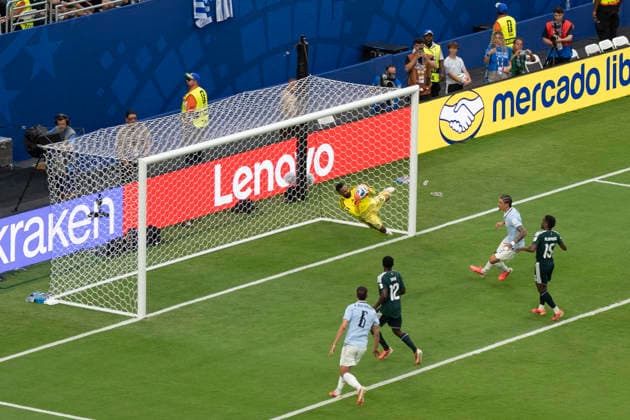 May 25, 2026, Miami Gardens, Florida, USA: Goalkeeper MOHAMMED ALOWAIS (21) Saudi Arabia makes a save during the first half of the World Cup Group H, Round 1 match between Uruguay and Saudi Arabia at Miami Stadium. World Cup 2026: Group H: Uruguay Vs. Saudi Arabia  - ZUMAd212 20260525_zsp_d212_031 Copyright: xRichardxDolex