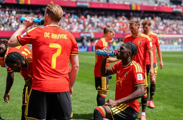 Belgium v Egypt - FIFA World Cup, WM, Weltmeisterschaft, Fussball 2026 - Group G SEATTLE, UNITED STATES - JUNE 14: Belgium players hydrate during a break before the 2026 FIFA World Cup Group G match between Belgium and Egypt at Lumen Field in Seattle, Washington, United States, on June 14, 2026. Ercin Erturk Anadolu Washington United States. Editorial use only. Please get in touch for any other usage.  Copyright: x2026xAnadoluxErcinxErturkx