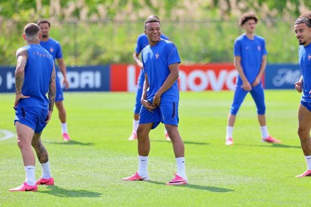 French Soccer Team at Practice Session - New Jersey French player Kylian Mbappe participes during a training session for the 2026 World Cup ahead of France-Senegal in New Jersey on June 15, 2026. Photo by Charles Guerin ABACAPRESS.COM Morristown NJ  Copyright: xGuerinxCharles ABACAx