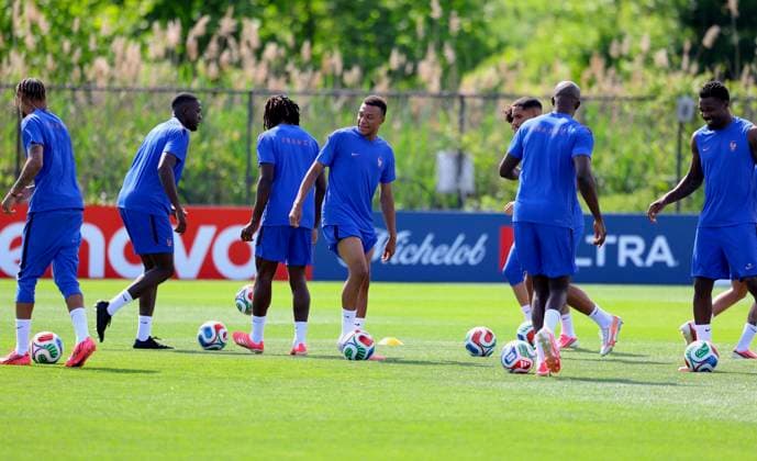 French Soccer Team at Practice Session - New Jersey French soccer players participe during a training session for the 2026 World Cup ahead of France-Senegal in New Jersey on June 15, 2026. Photo by Charles Guerin ABACAPRESS.COM Morristown NJ  Copyright: xGuerinxCharles ABACAx