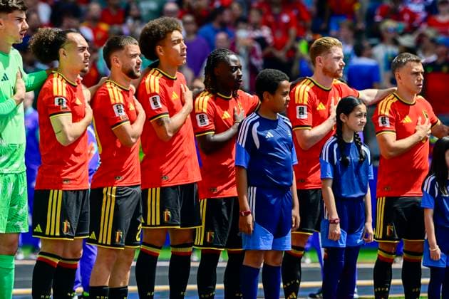 Belgium vs Egypt - 2026 FIFA World Cup, WM, Weltmeisterschaft, Fussball SEATTLE, USA - JUNE 15 : Theate Arthur defender of Belgium, Raskin Nicolas midfielder of Belgium, Witsel Axel midfielder of Belgium, Doku Jeremy forward of Belgium, De Bruyne Kevin forward of Belgium and Trossard Leandro forward of Belgium sing the national anthem during the FIFA World Cup 2026 Group G match between Belgium and Egypt at the Lumen Field stadium on June 15, 2026 in Seattle, USA, 15 06 2026 Seattle United States of America  Copyright: xJanxDexMeuleneirx