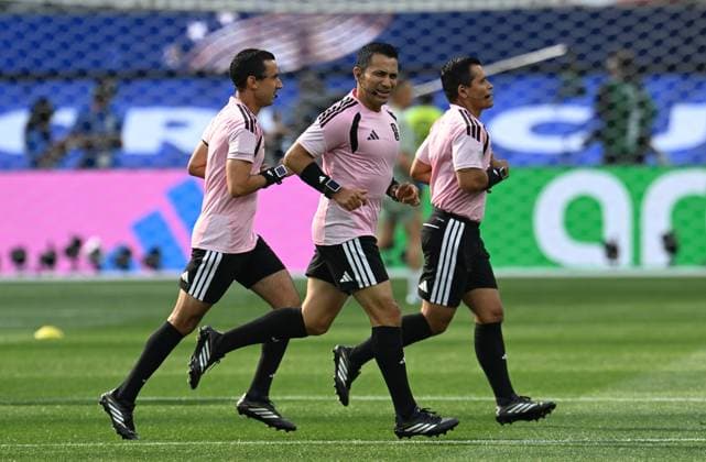 Iran v New Zealand - FIFA World Cup, WM, Weltmeisterschaft, Fussball 2026 - Group G SANTA CLARA, UNITED STATES - JUNE 15: Referee Cesar Arturo warms up prior to 2026 FIFA World Cup First Stage Group G match between IR Iran and New Zealand at the Los Angeles Stadium (SoFi Stadium) in Inglewood, California, United States on June 15, 2026. Tayfun Coskun Anadolu California United States. Editorial use only. Please get in touch for any other usage.  Copyright: x2026xAnadoluxTayfunxCoskunx