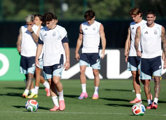 Julian Alvarez Training with the Argentine National Team 2026 World Cup Photo by FOTOBAIRES CONMEBOL Libertadores Cup,detected_source_language Copyright: xxdanielxferrarix