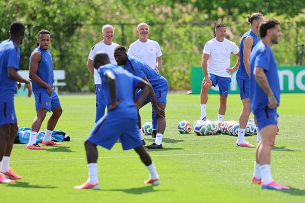 French Soccer Team at Practice Session - New Jersey French coach Didier Deschamps with players participe during a training session for the 2026 World Cup ahead of France-Senegal in New Jersey on June 15, 2026. Photo by Charles Guerin ABACAPRESS.COM Morristown NJ  Copyright: xGuerinxCharles ABACAx