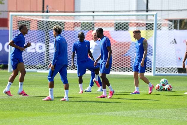 French Soccer Team at Practice Session - New Jersey French soccer players participe during a training session for the 2026 World Cup ahead of France-Senegal in New Jersey on June 15, 2026. Photo by Charles Guerin ABACAPRESS.COM Morristown NJ  Copyright: xGuerinxCharles ABACAx