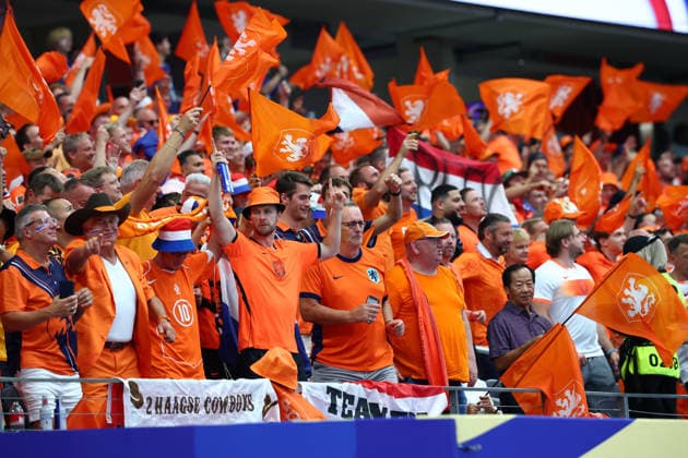 ARLINGTON, TX - JUNE 14: Netherlands fans cheer from the stands during the FIFA World Cup, WM, Weltmeisterschaft, Fussball 2026 Group F match between Netherlands and Japan on June 14, 2026 at Dallas Stadium in Arlington, TX. (Photo by Matthew Visinsky Icon Sportswire) SOCCER: JUN 14 FIFA World Cup 26 Group F - Netherlands v Japan EDITORIAL USE ONLY Icon260614121