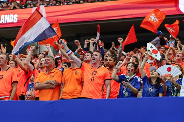 ARLINGTON, TX - JUNE 14: Netherlands and Japan fans cheer from the stands during the FIFA World Cup, WM, Weltmeisterschaft, Fussball 2026 Group F match between Netherlands and Japan on June 14, 2026 at Dallas Stadium in Arlington, TX. (Photo by Matthew Visinsky Icon Sportswire) SOCCER: JUN 14 FIFA World Cup 26 Group F - Netherlands v Japan EDITORIAL USE ONLY Icon260614123