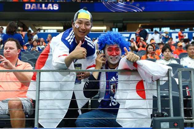 ARLINGTON, TX - JUNE 14: Japan fans pose for a photo during the FIFA World Cup, WM, Weltmeisterschaft, Fussball 2026 Group F match between Netherlands and Japan on June 14, 2026 at Dallas Stadium in Arlington, TX. (Photo by Matthew Visinsky Icon Sportswire) SOCCER: JUN 14 FIFA World Cup 26 Group F - Netherlands v Japan EDITORIAL USE ONLY Icon260614127